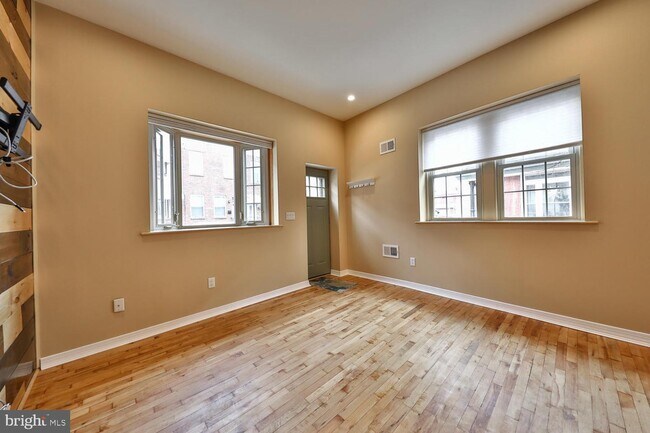Building Photo - 212 McKean St