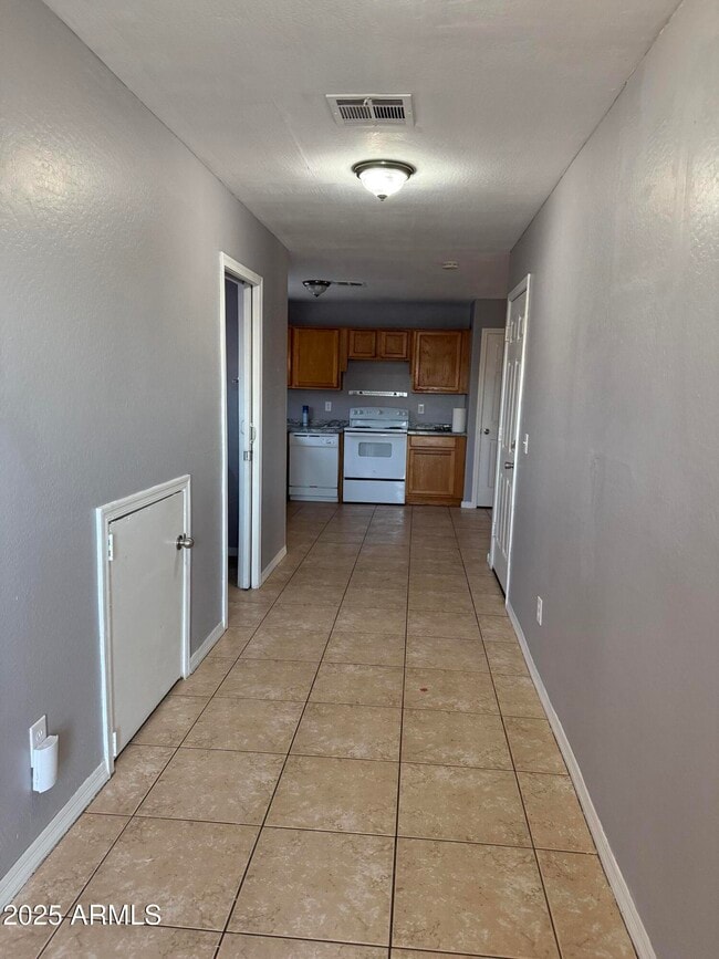 Building Photo - 929 W Cocopah St