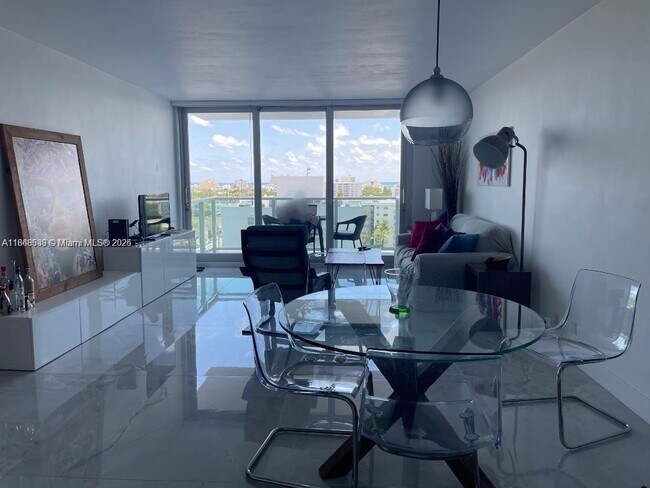 Building Photo - 1000 West Ave