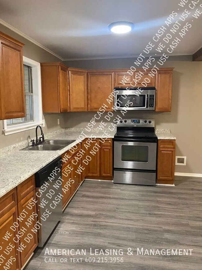 Foto del edificio - 1253 Edgewood Cir
