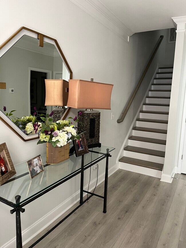 Entrada principal - 164 Burkitt Commons Ave