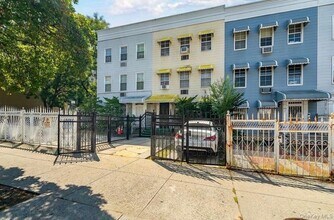 Building Photo - 142 W 175th St