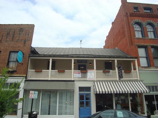 Building Photo - 1202 Main St