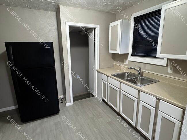 Foto del edificio - 8606 Strathmoor St