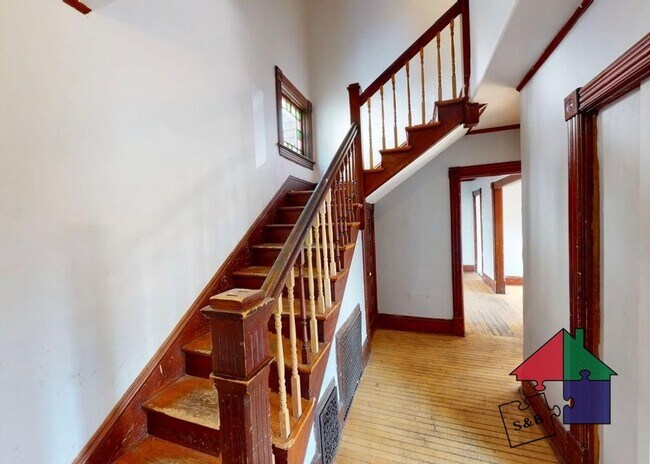 Building Photo - 36 Buell St
