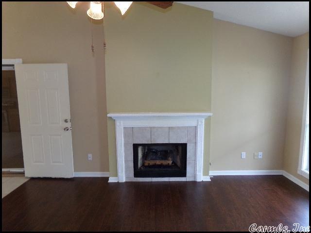 Building Photo - 1009 Foxwood Dr