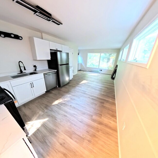 Foto del edificio - 308-310-310 Crosman Terrace