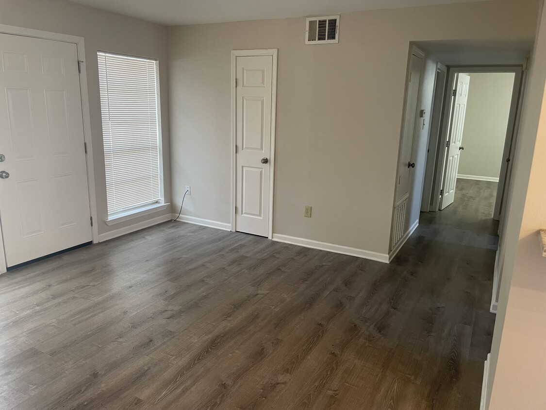 Foto principal - 1325 Lake Ave