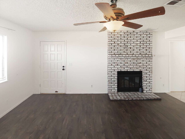 Building Photo - 936 W Graaf Ave
