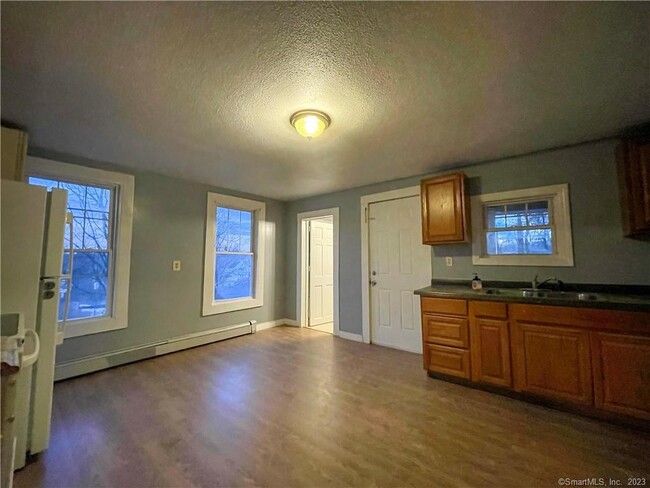 Building Photo - 311 N Elm St