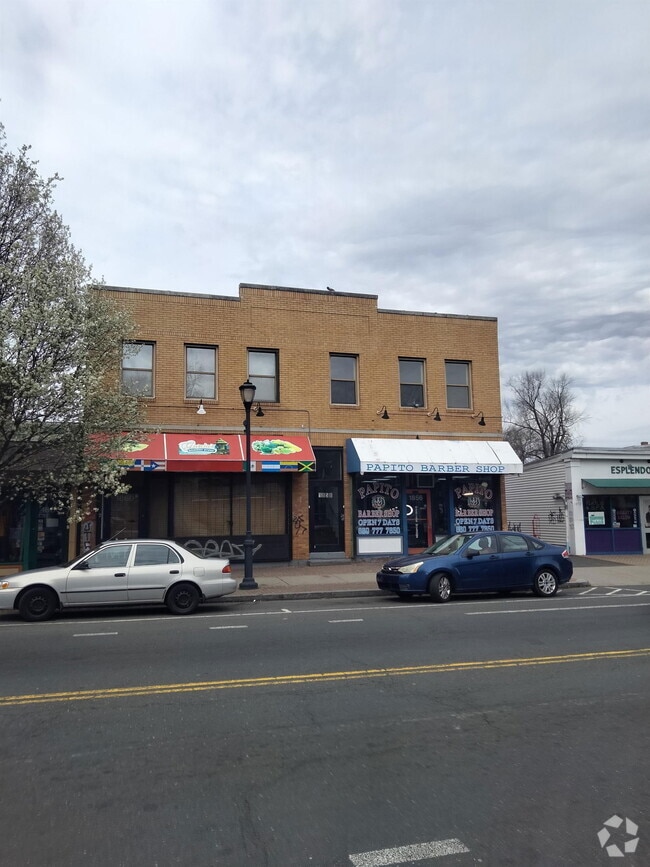 Building Photo - 1856 Park St