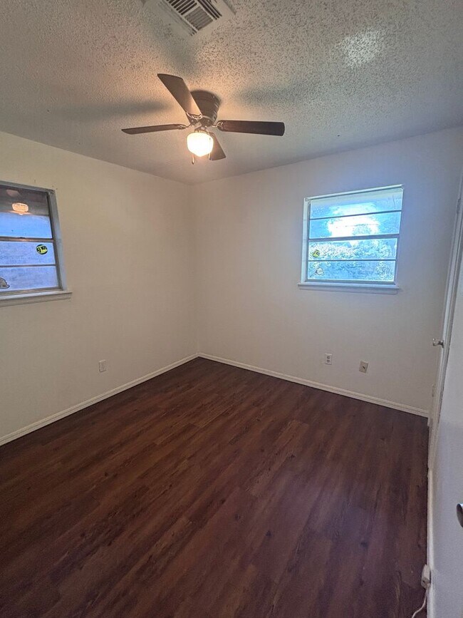 Foto del edificio - Must have 3 bed, 2 bathroom home in Moore