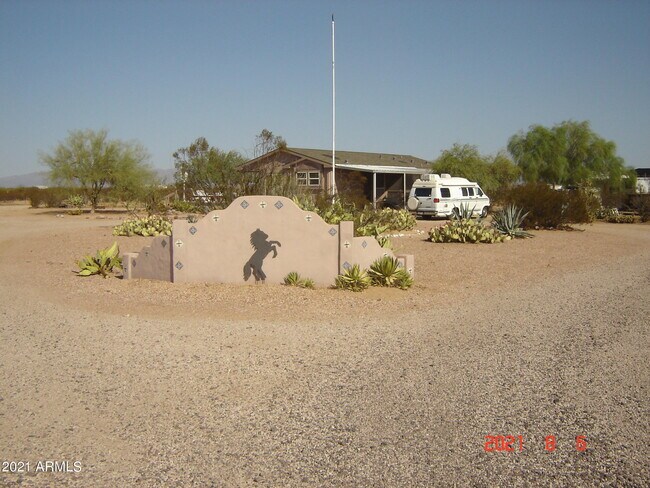 Foto del edificio - 51504 W Donald Dr