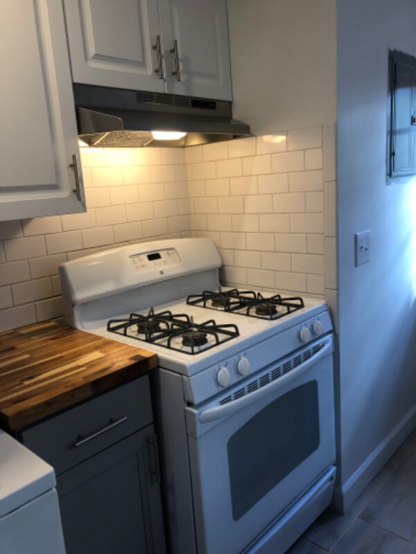 Building Photo - 2112 Stephenson Ave SW