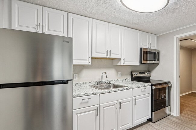 Building Photo - Summer Glen Apartments