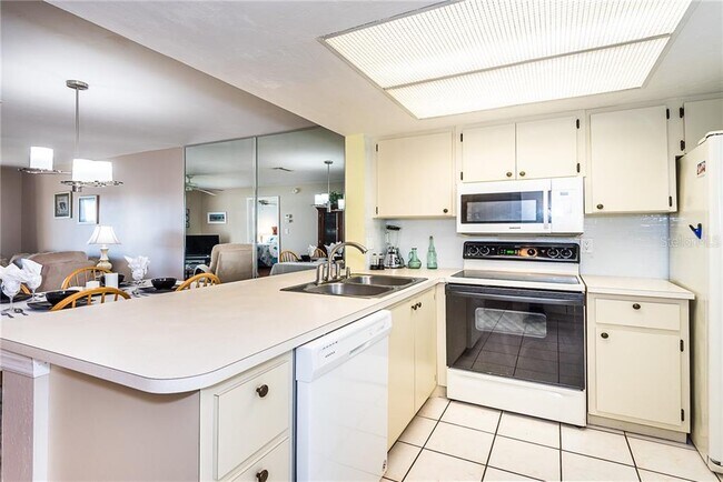 Building Photo - 12538 SW Kingsway Cir
