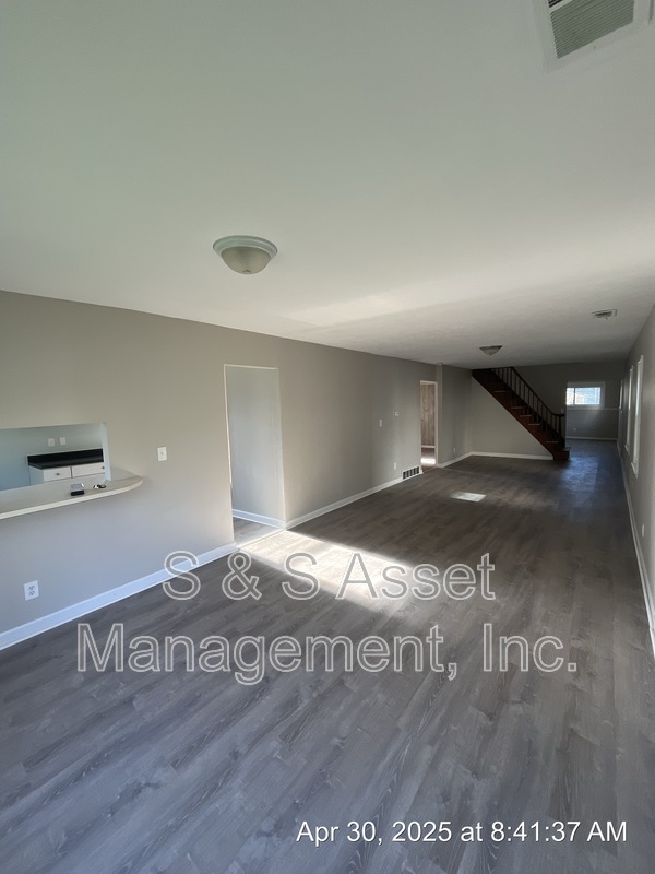 Building Photo - 1015 Lenore Ave