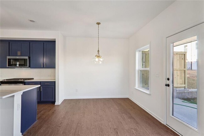 Building Photo - 727 Carmes Dr