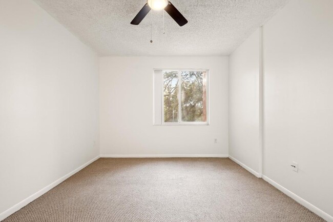 Building Photo - 6960 SW 39th St