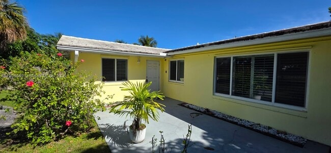 Building Photo - 321 6th St