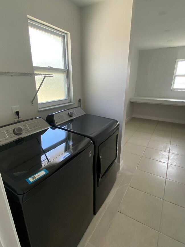 Foto del edificio - 871 SW Dalton Ave