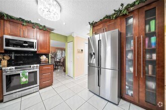 Building Photo - 2481 Riverdale Dr N