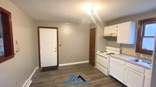 Building Photo - 65 Wisteria St