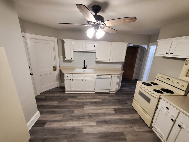 Kitchen2 - 2555 S 68th St