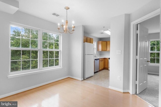 Building Photo - 511 Constellation Square SE