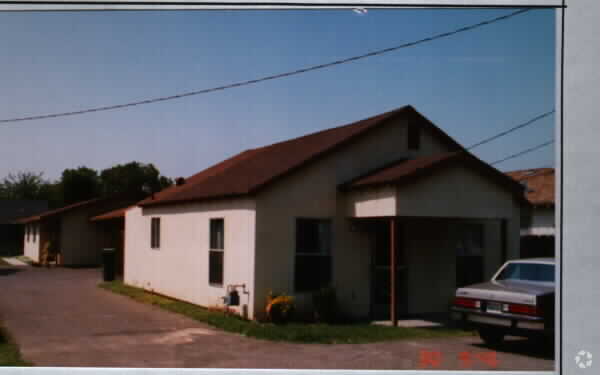 Building Photo - 744-748 W Canal Dr