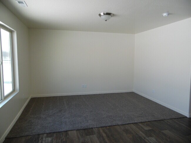 Foto del edificio - 705 S 260 W