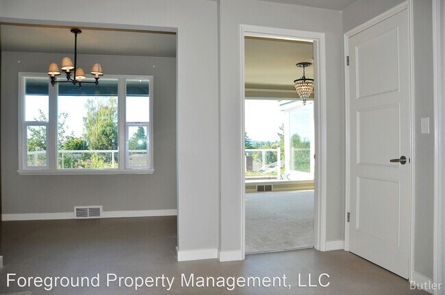Building Photo - 3 br, 2.5 bath House - 5815 NE 57th Street