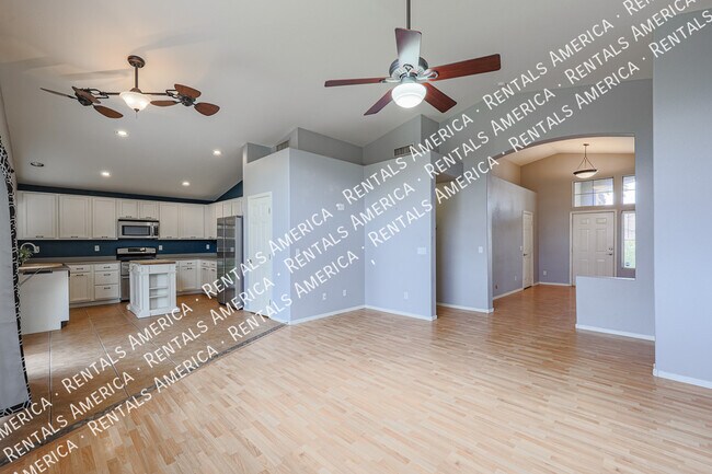 Foto del edificio - 693 W Crane Ct
