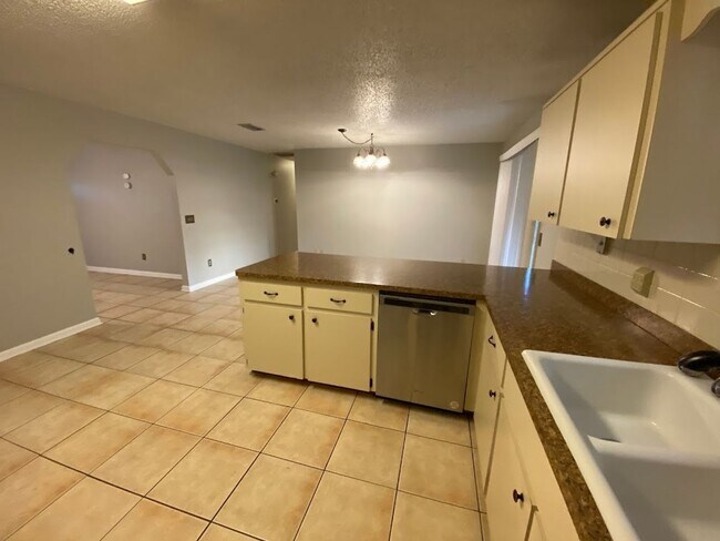 Foto del edificio - 3 Bedroom 2 Bath Home in Edgewater for RENT!