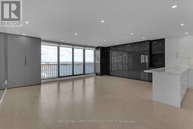 Building Photo - 33-2833 Harbour Square