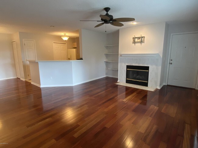 Building Photo - 13715 RICHMOND PARK Dr