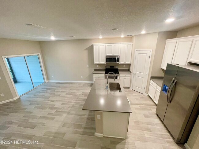 Foto del edificio - 12830 Josslyn Ln