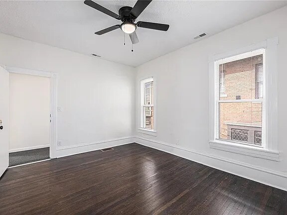 Sala de estar - 4029 McGee St