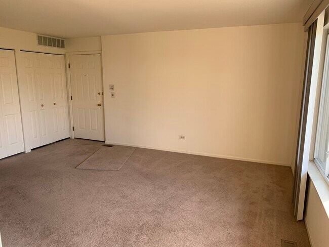 Foto del edificio - 245 Crestview Dr