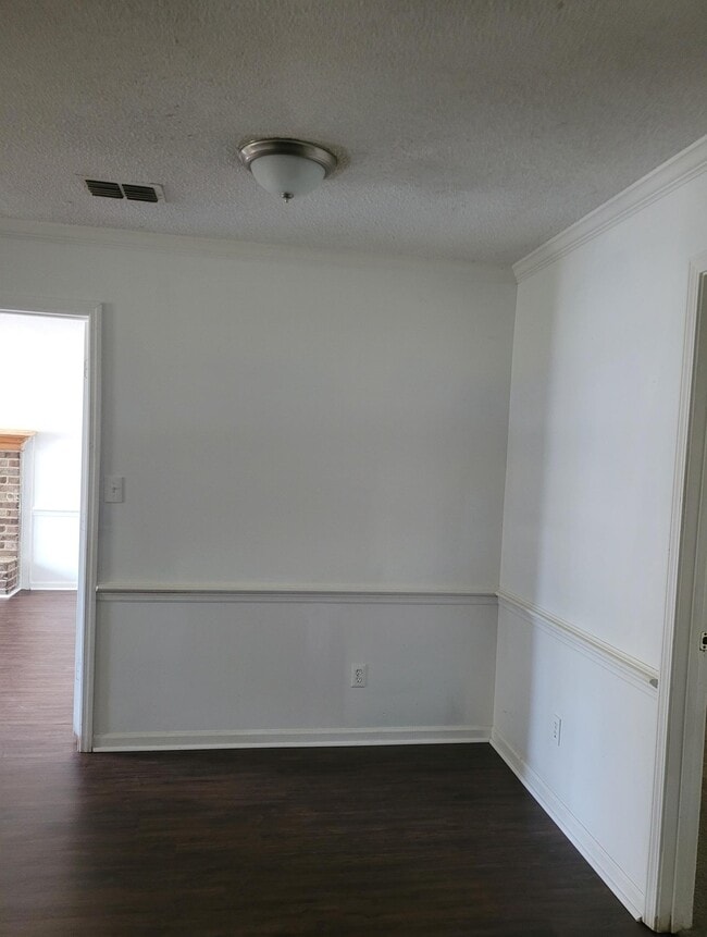 Building Photo - 604 Mohawk Ct