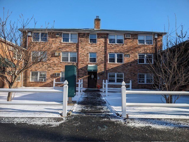 Building Photo - 160 Tyngsboro Rd