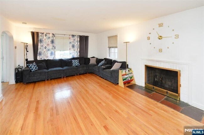 Foto del edificio - 968-972-972 Byron Ave