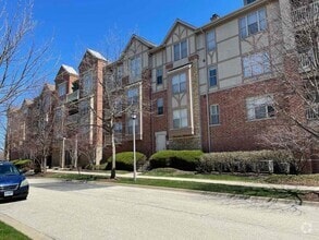 Building Photo - 1739 Tudor Ln