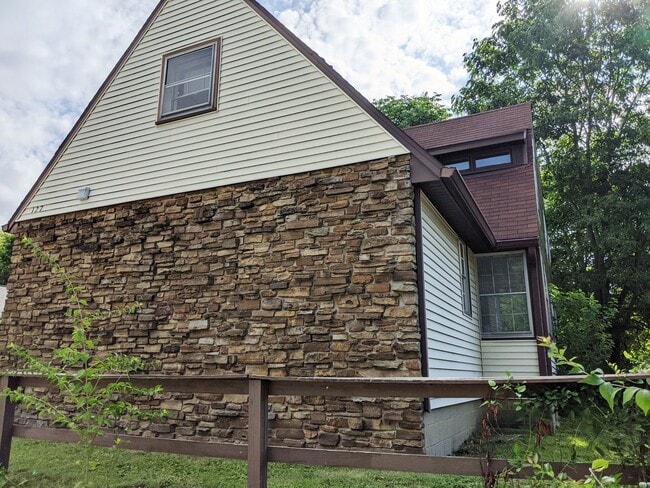 Building Photo - Clark Triplex