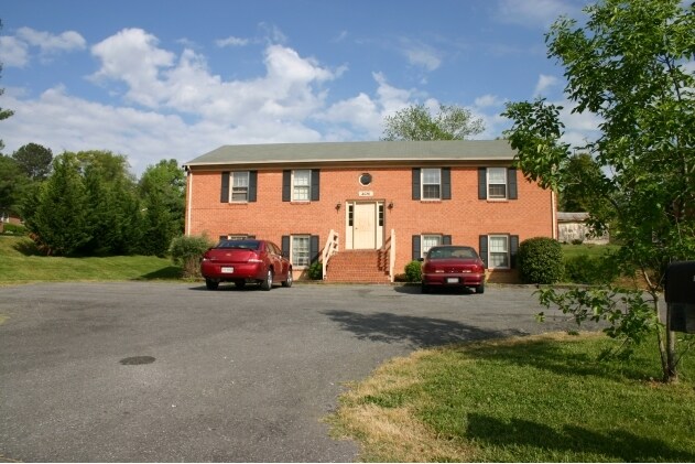 Primary Photo - Daniel Hill Apartments