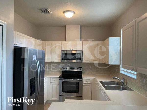 Building Photo - 20073 SW 128th Pl