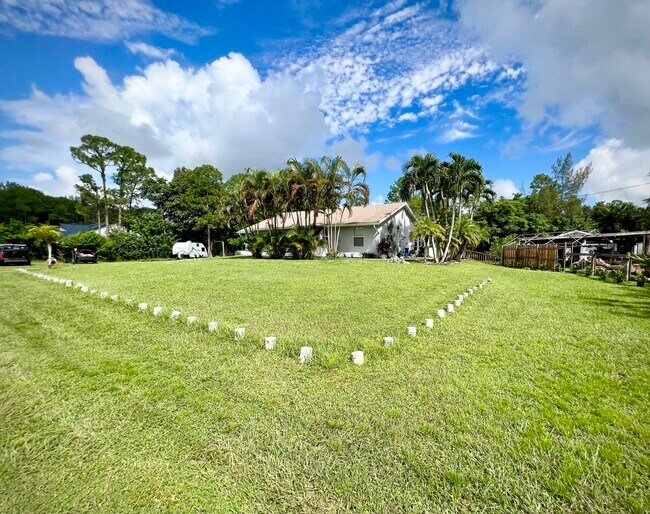 Foto del edificio - 18139 Sycamore Dr W