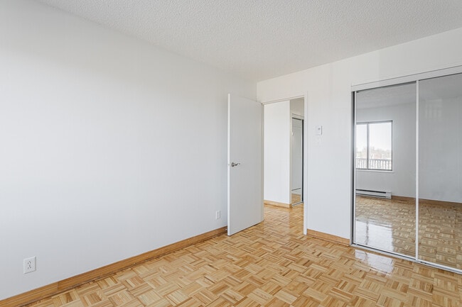 Building Photo - Navarin