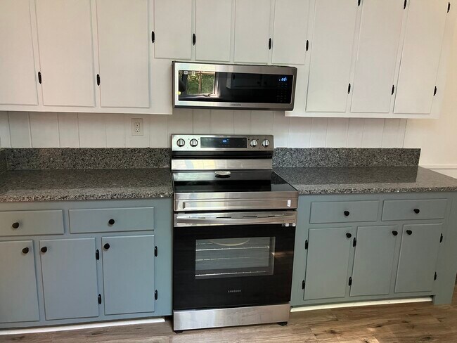 Kitchen - 6 Roxwood Rd