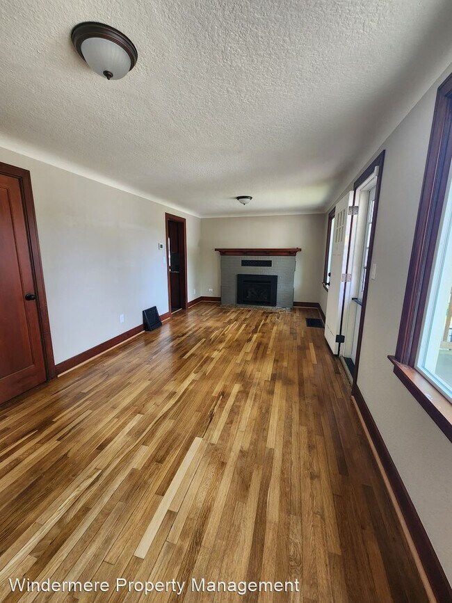 Foto del edificio - 4 br, 1.5 bath House - 3625 W F St